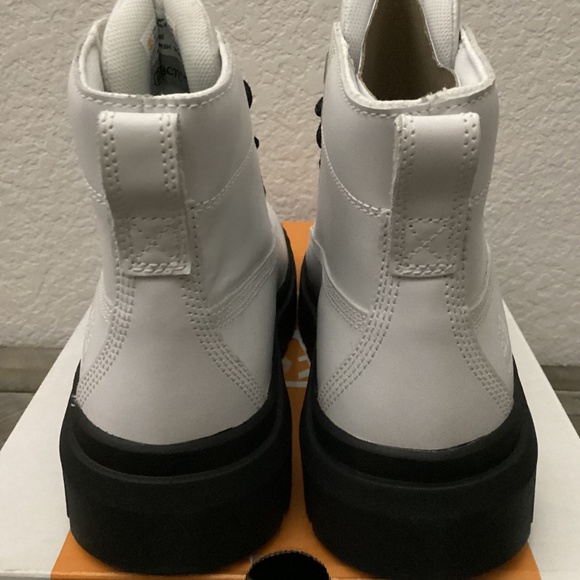 TIMBERLAND Women's Greyfield Leather Boots, size 9.5 - Picture 5 of 12